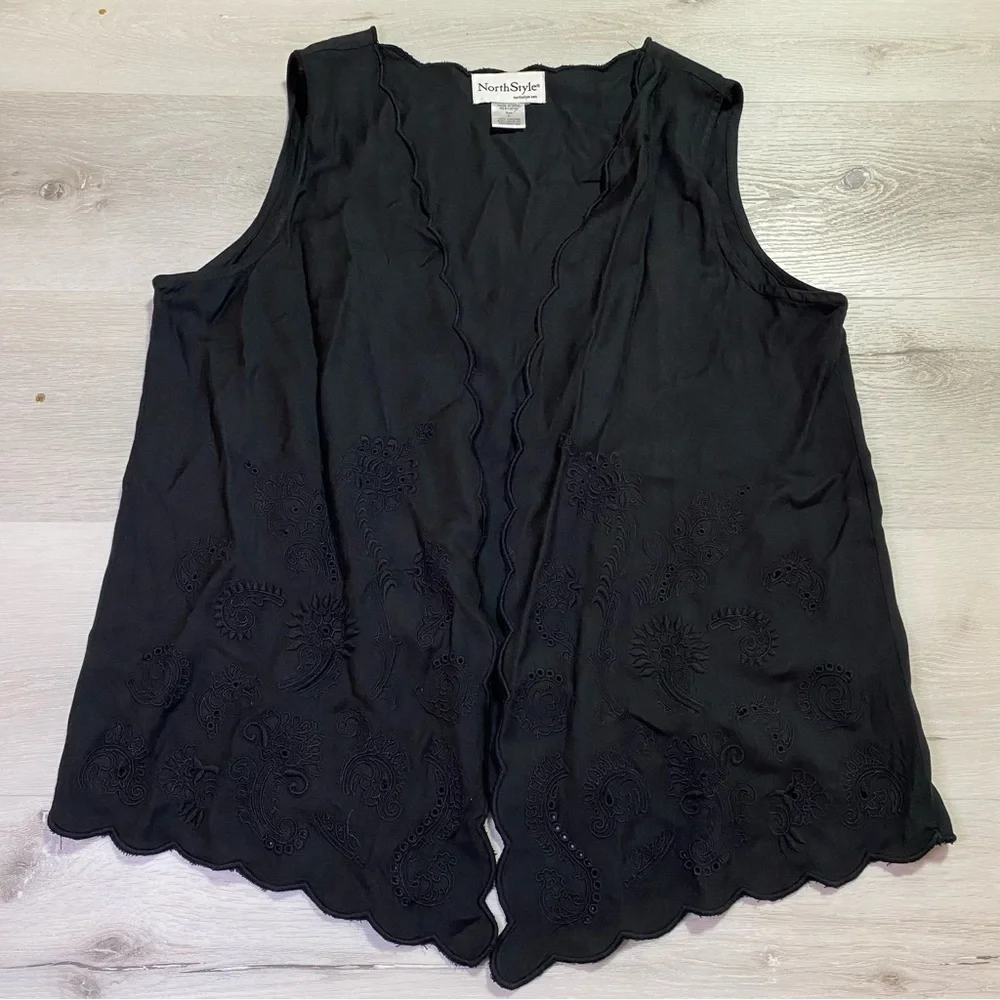 NorthStyle Black Scalloped Eyelet Detail Open Flowy Vest, Size Medium